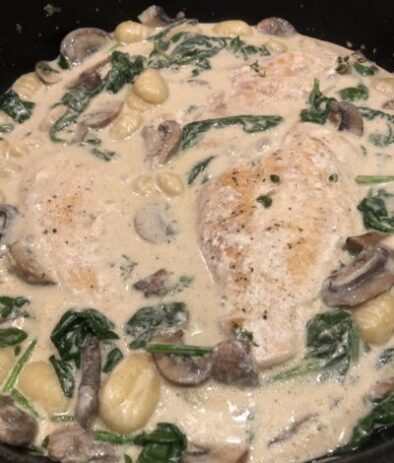 Easy Dinner: Creamy Chicken with Gnocchi and Spinach