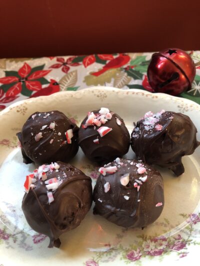 Easy Creamy Homemade Chocolate Truffles