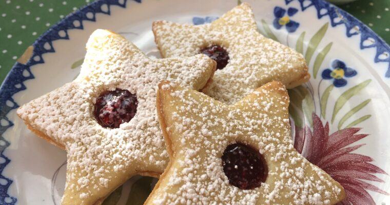 Easy Linzer Tart Cookies with Raspberry Filling