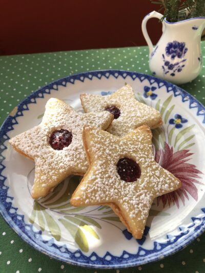 Easy Linzer Tart Cookies with Raspberry Filling