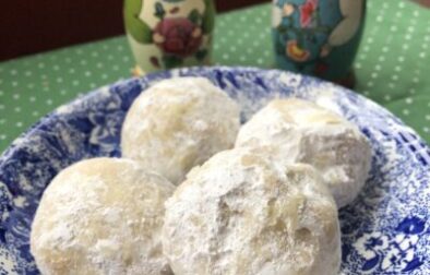 Easy Russian Tea Cakes (Cookies without Eggs)