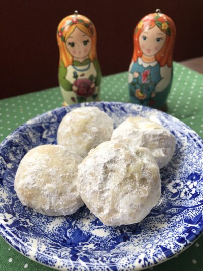 Easy Russian Tea Cakes (Cookies without Eggs)