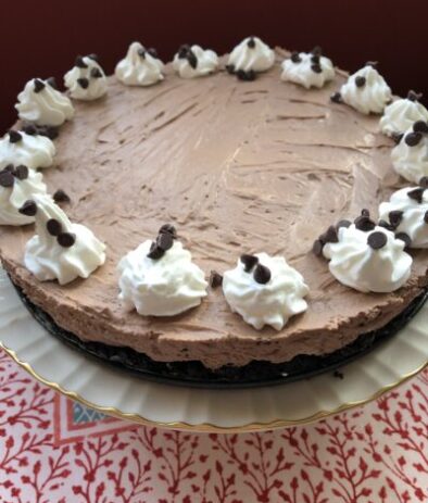 Creamy No Bake Hot Chocolate Cheesecake with Oreo Crust