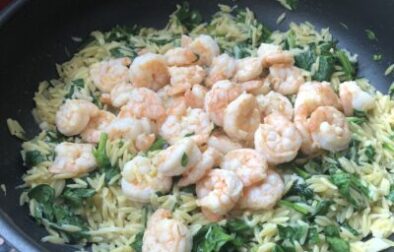 Easy One Pot Meal: Lemon Shrimp with Orzo & Spinach