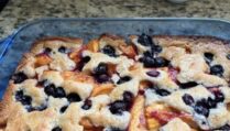 Best Homemade Peach and Blueberry Cobbler Recipe